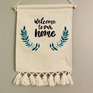 welcome to our home door hang - like new!